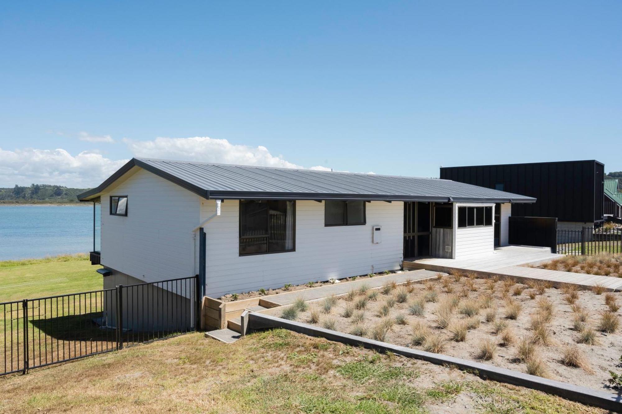 Pukehina Estuary Sunset Views Holiday Home Bagian luar foto