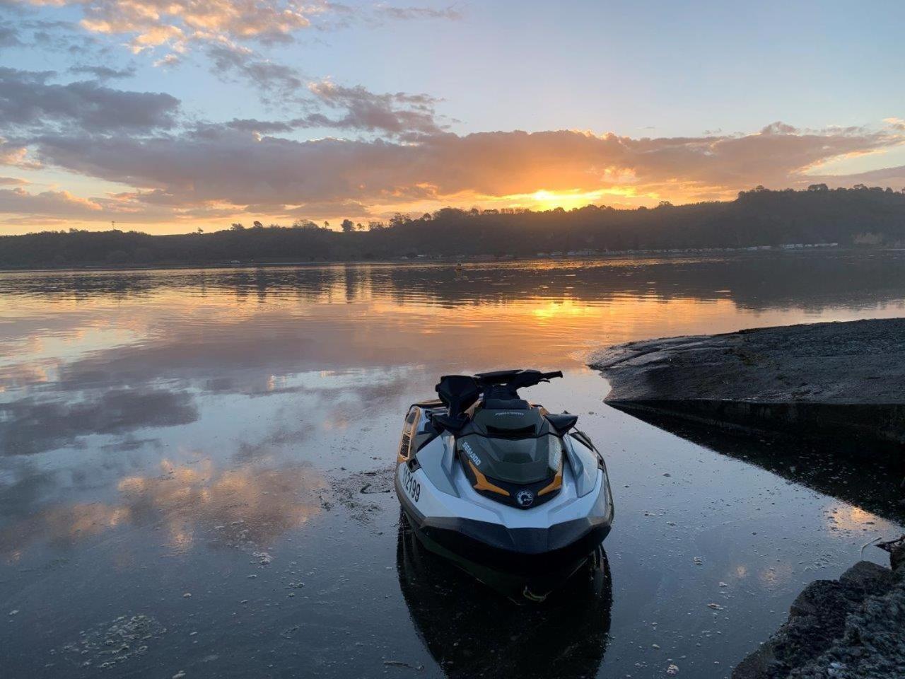 Pukehina Estuary Sunset Views Holiday Home Bagian luar foto