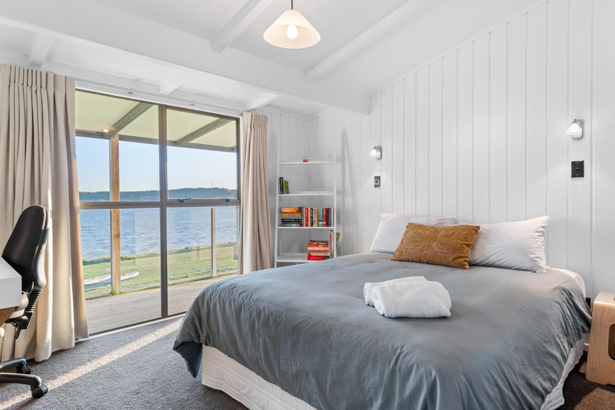 Pukehina Estuary Sunset Views Holiday Home Bagian luar foto