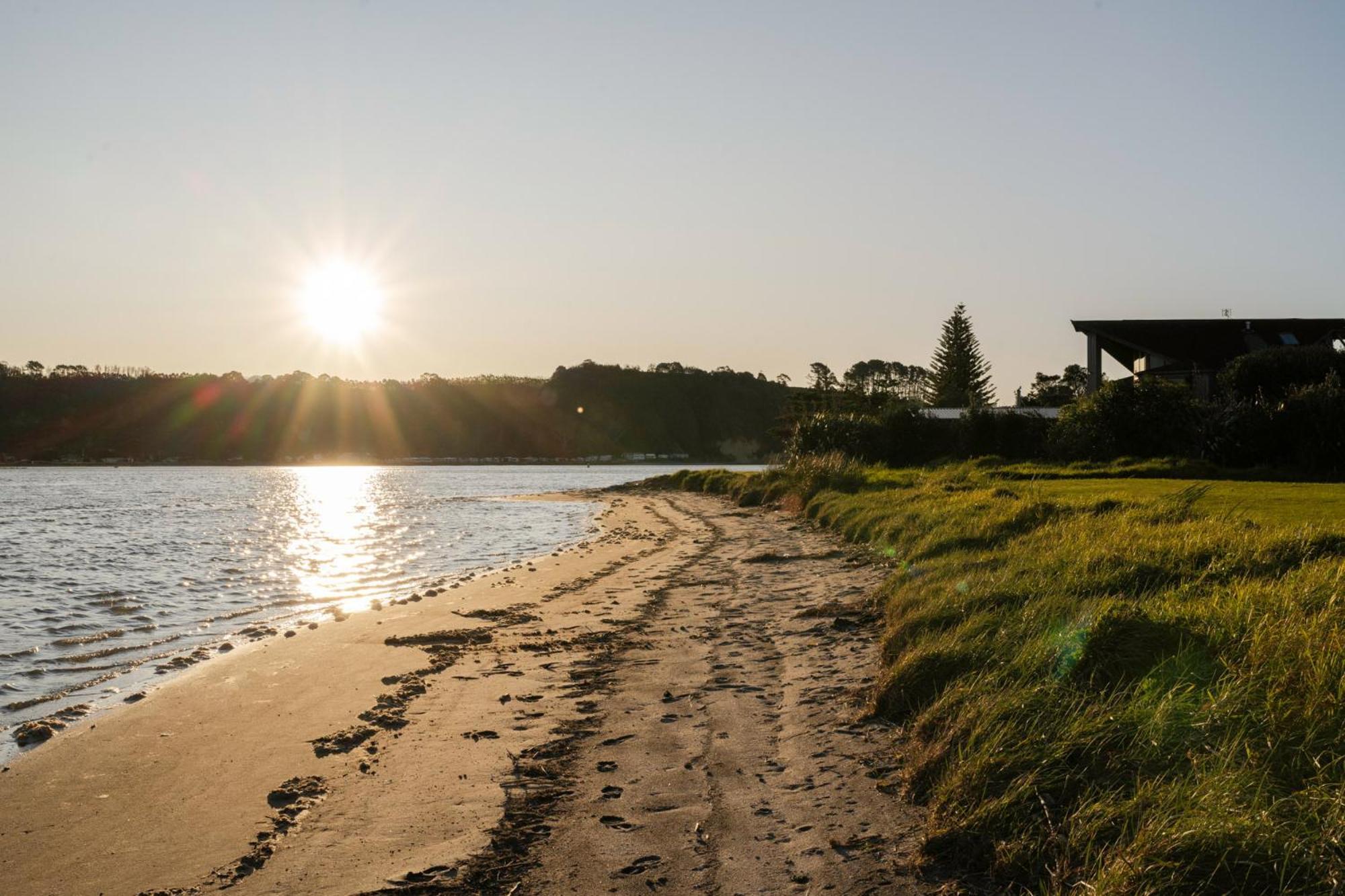 Pukehina Estuary Sunset Views Holiday Home Bagian luar foto