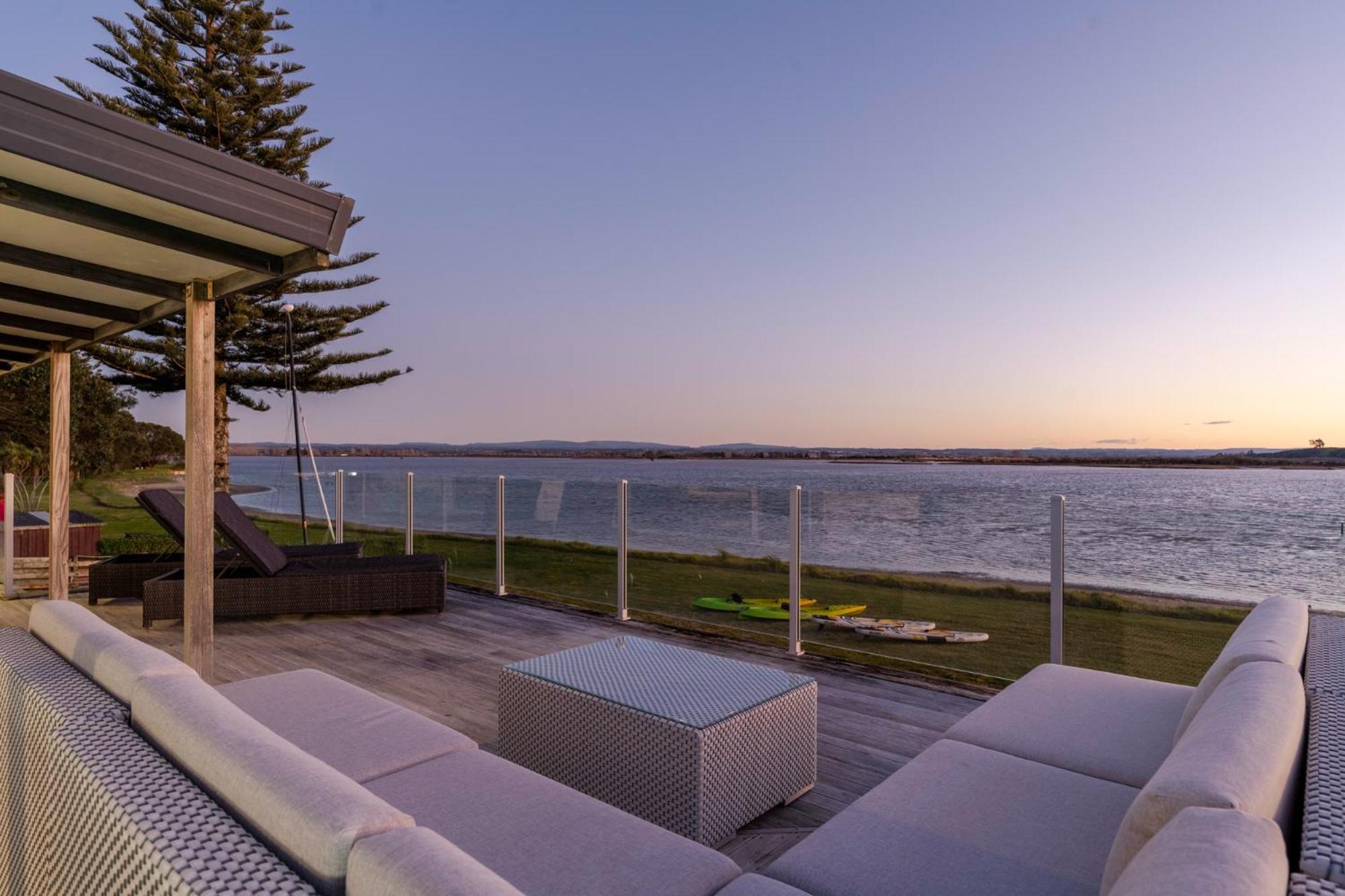 Pukehina Estuary Sunset Views Holiday Home Bagian luar foto