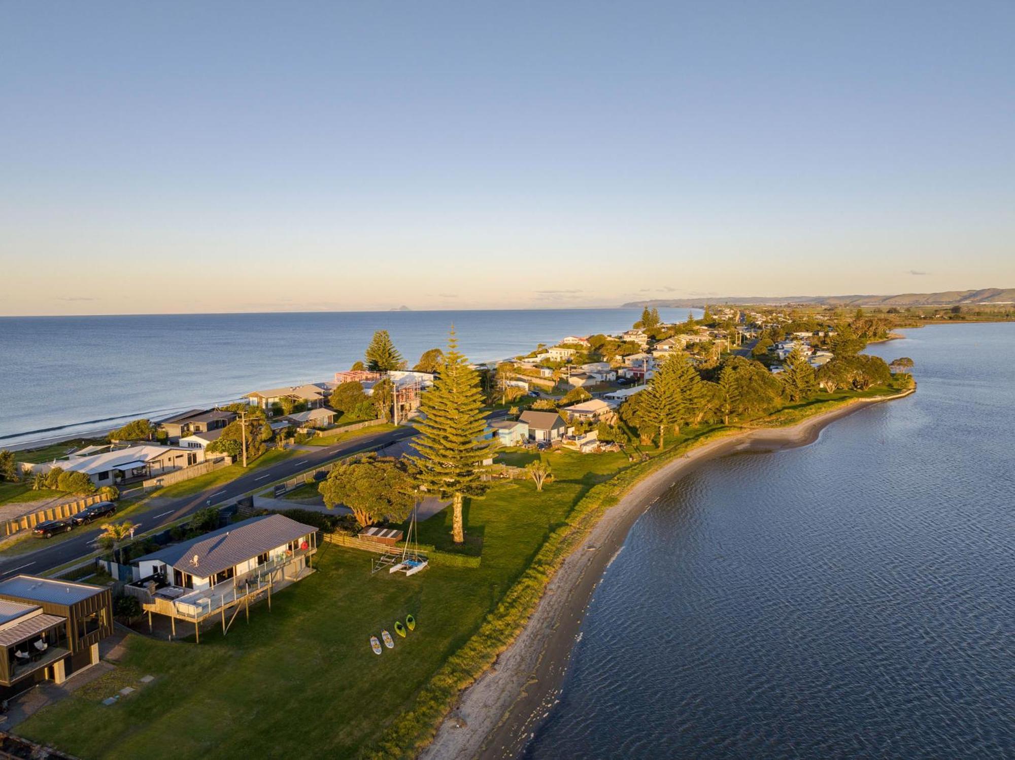 Pukehina Estuary Sunset Views Holiday Home Bagian luar foto
